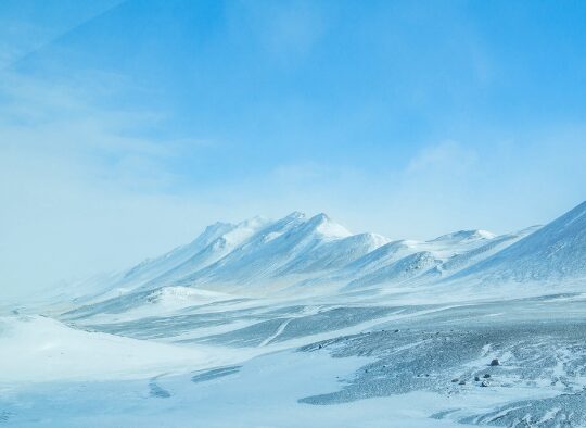 Ski de rando dans la péninsule des Trolls - Les matins du monde