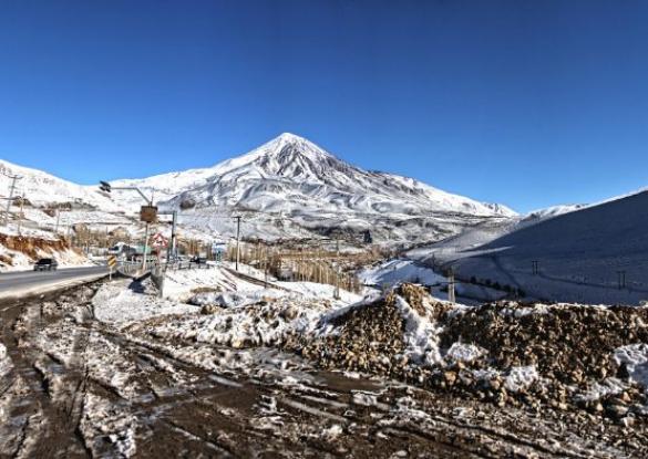 Majesté des montagnes et des villes millénaires  - Les matins du monde